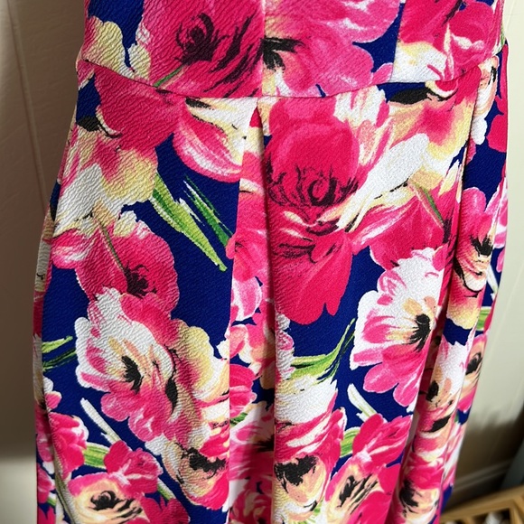 Floral Deep V-Neck Dress - Picture 4 of 7